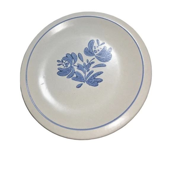 👣4/$20. Pfaltzgraff Yorktowne ~ Dinner Plate with Country Flower Motif. 1 plate - Picture 1 of 4
